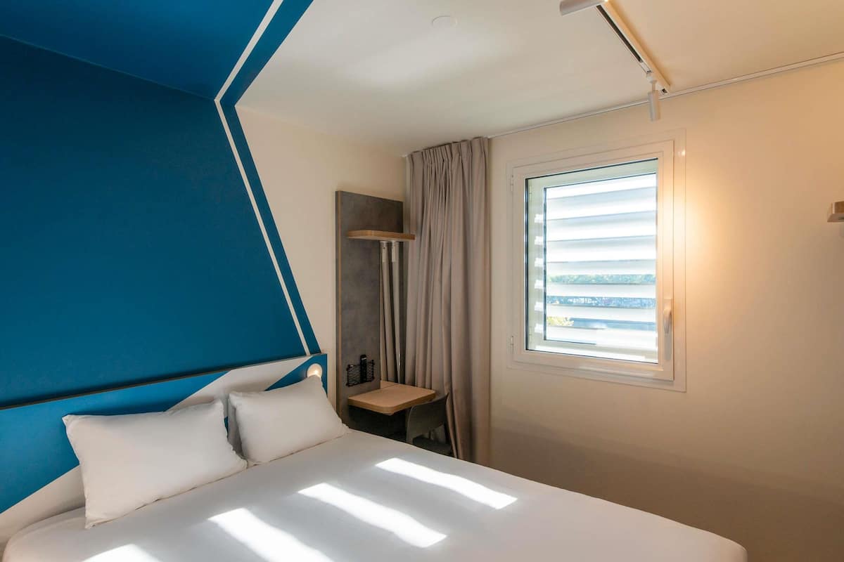 Room, 1 Double Bed | Soundproofing, free WiFi, bed sheets