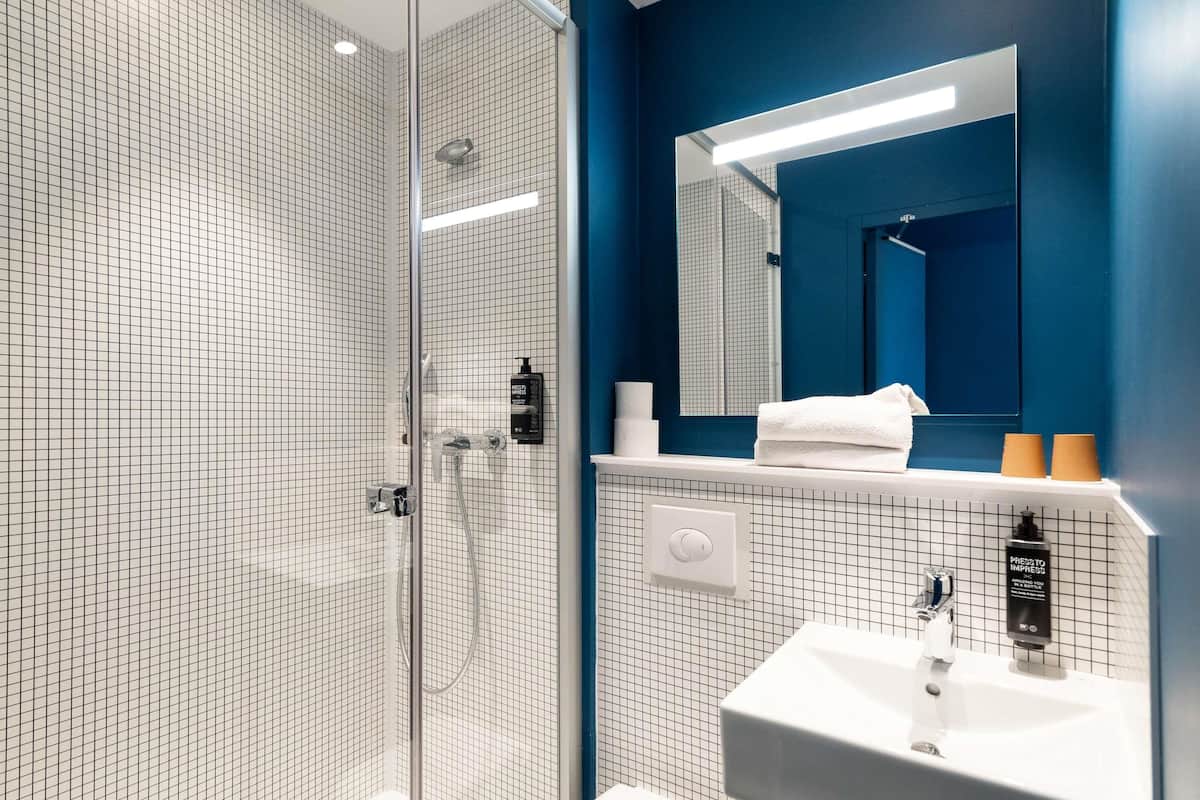 Sistema de insonorización, wifi gratis y ropa de cama