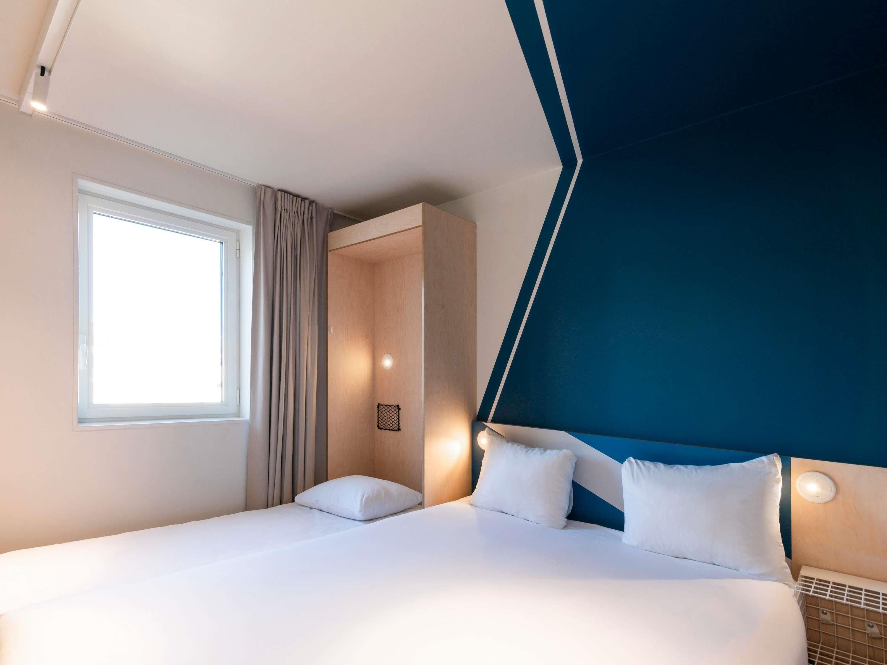 Chambre (with 1 Double Bed and 1 Fold-down Bed) | Chambres insonorisées, Wi-Fi gratuit, draps fournis