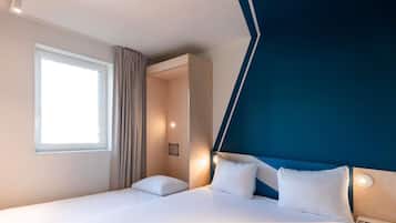 Room (with 1 Double Bed and 1 Fold-down Bed) | Soundproofing, free WiFi, bed sheets