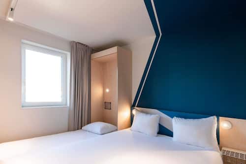 Room (with 1 Double Bed and 1 Fold-down Bed)