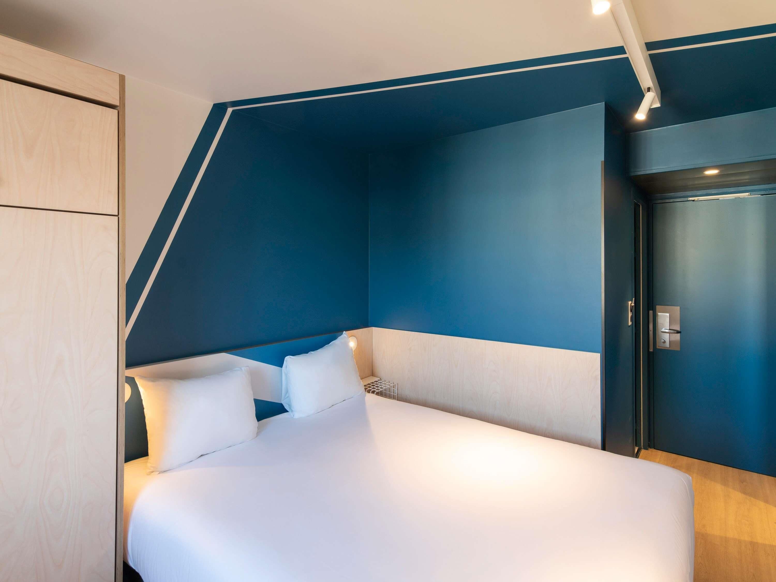 Habitación (with 1 Double Bed and 1 Fold-down Bed) | Insonorización, wifi gratis y ropa de cama 