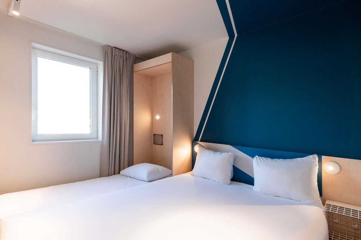客房 (with 1 Double Bed and 1 Fold-down Bed) | 隔音、免費 Wi-Fi、床單