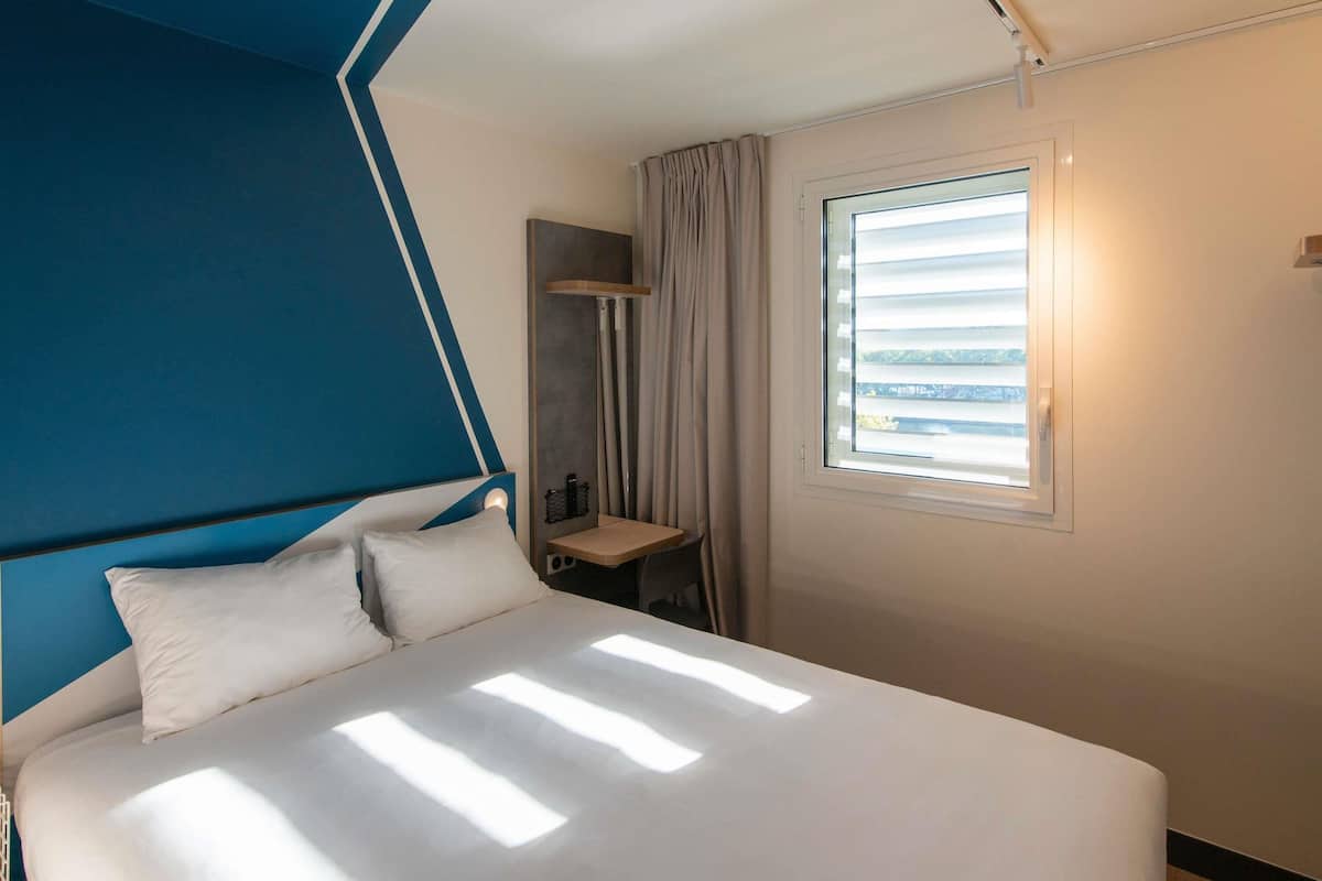 Room, 1 Double Bed | Soundproofing, free WiFi, bed sheets