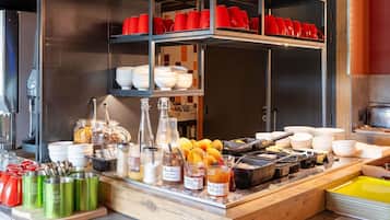 Petit déjeuner buffet servi tous les jours en supplément