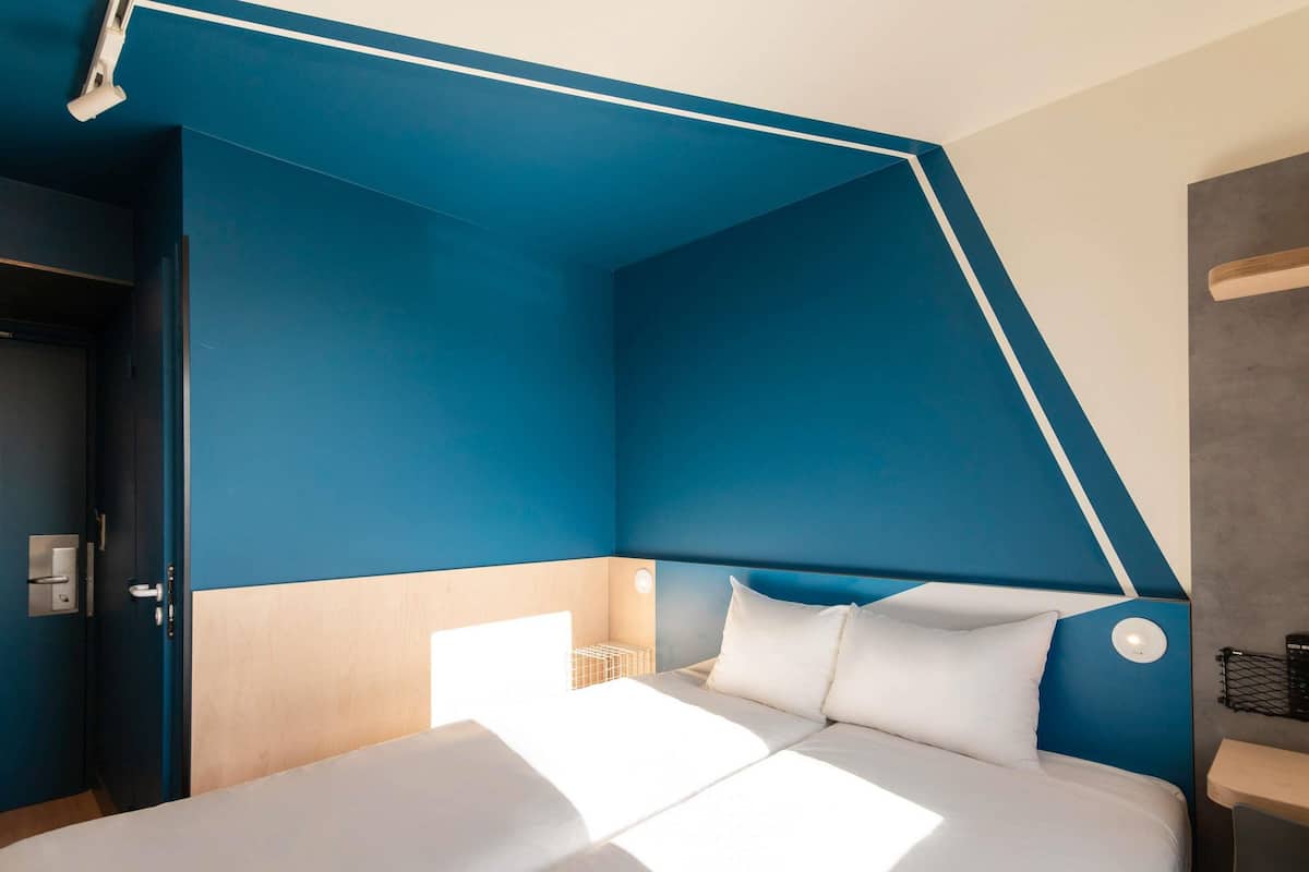 Chambre, 2 lits une place