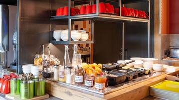 Päivittäinen buffetaamiainen maksusta