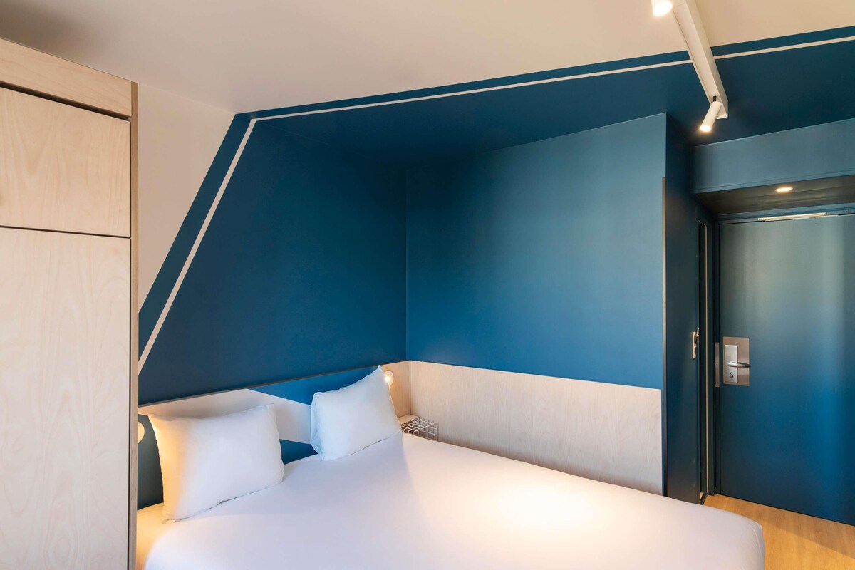 Room (with 1 Double Bed and 1 Fold-down Bed) | Soundproofing, WiFi (free), bed sheets