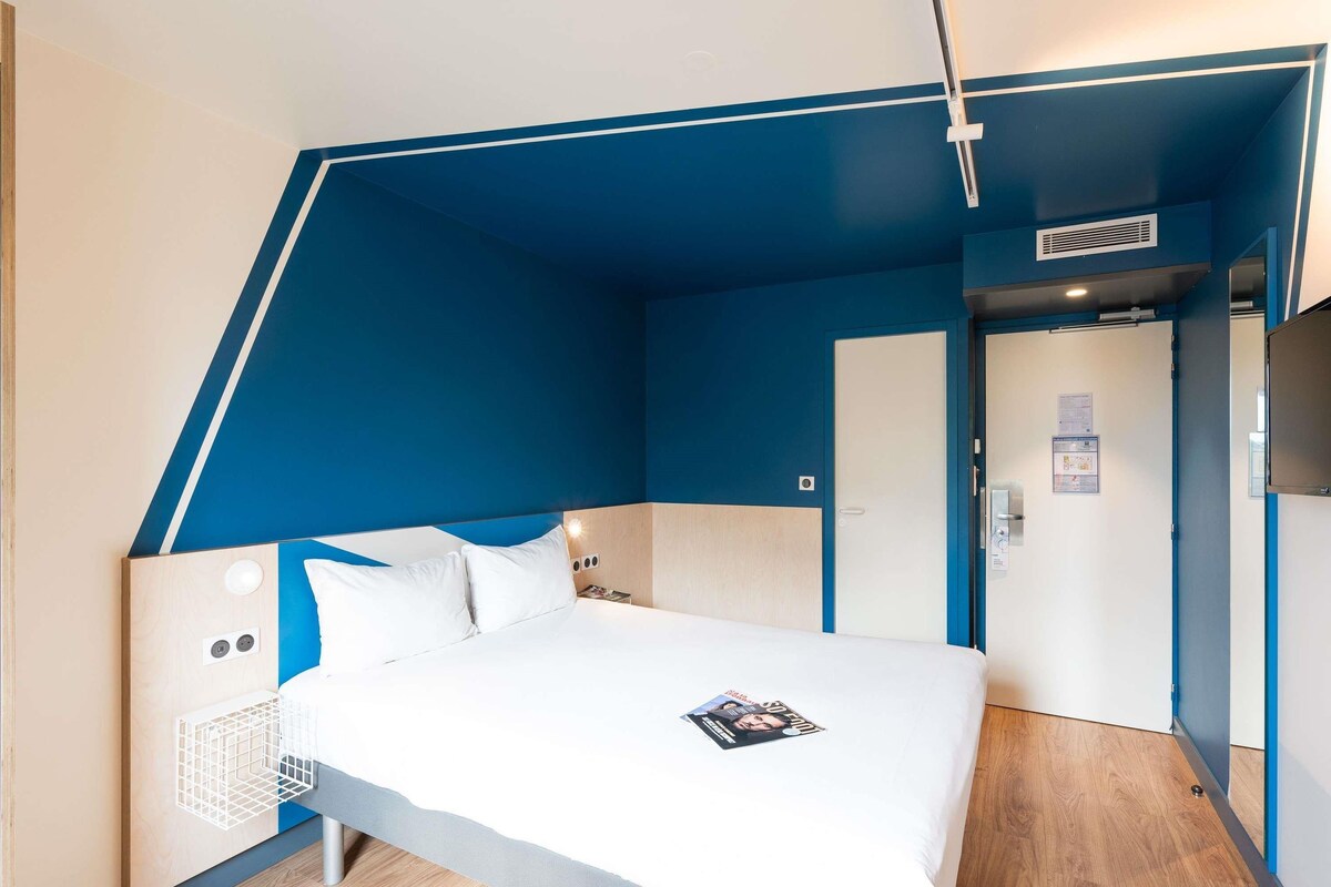 Sistema de insonorización, wifi gratis y ropa de cama 