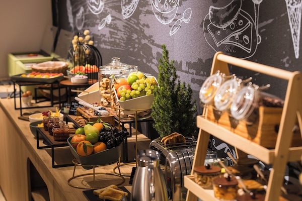 Daily buffet breakfast for a fee