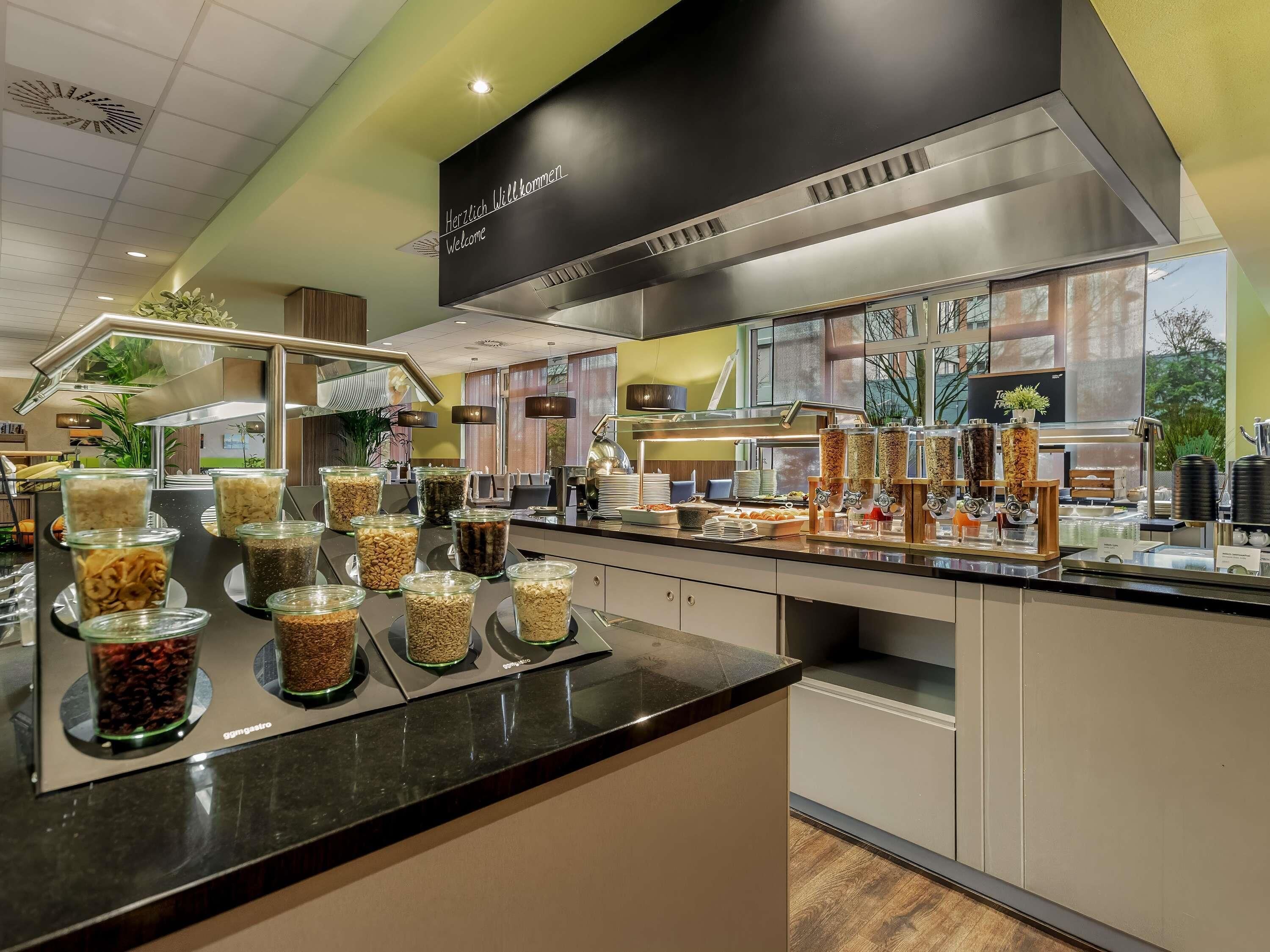 Tägliches Frühstücksbuffet (20 EUR pro Person)