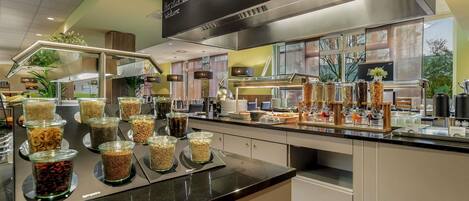 Petit déjeuner buffet (20 EUR par personne)