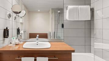 Comfort Twin Room, 2 Twin Beds, Courtyard View (Quietly Located) | Soundproofing, free WiFi, bed sheets