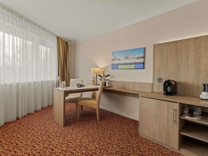 Suite Junior, 1 Tempat Tidur Double dengan tempat tidur Sofa, pemandangan halaman (Quietly Located) | Kedap suara, Wi-Fi gratis, dan seprai linen