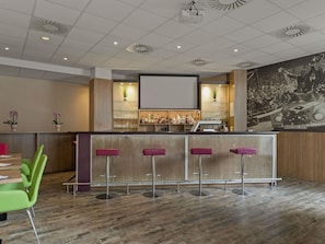 Bar (on property) - Mercure Hotel Hamburg Am Volkspark (Hamburg)