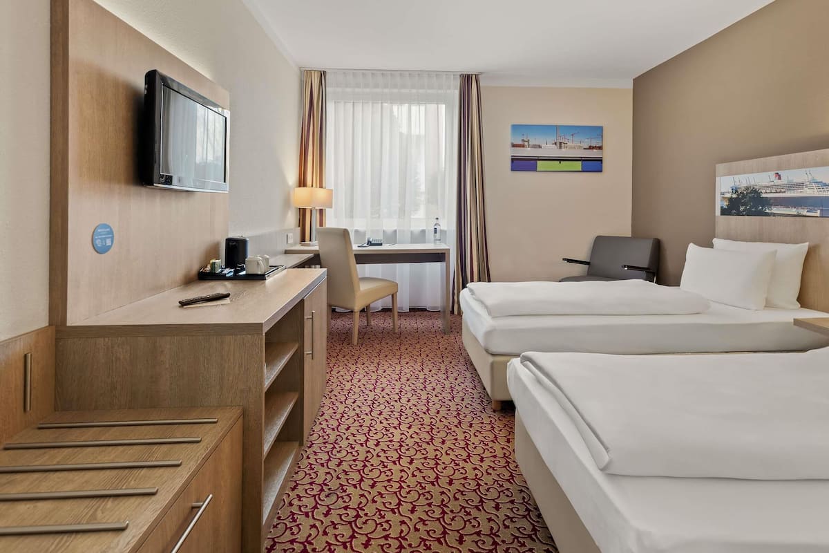 In-room safe, desk, soundproofing, free WiFi