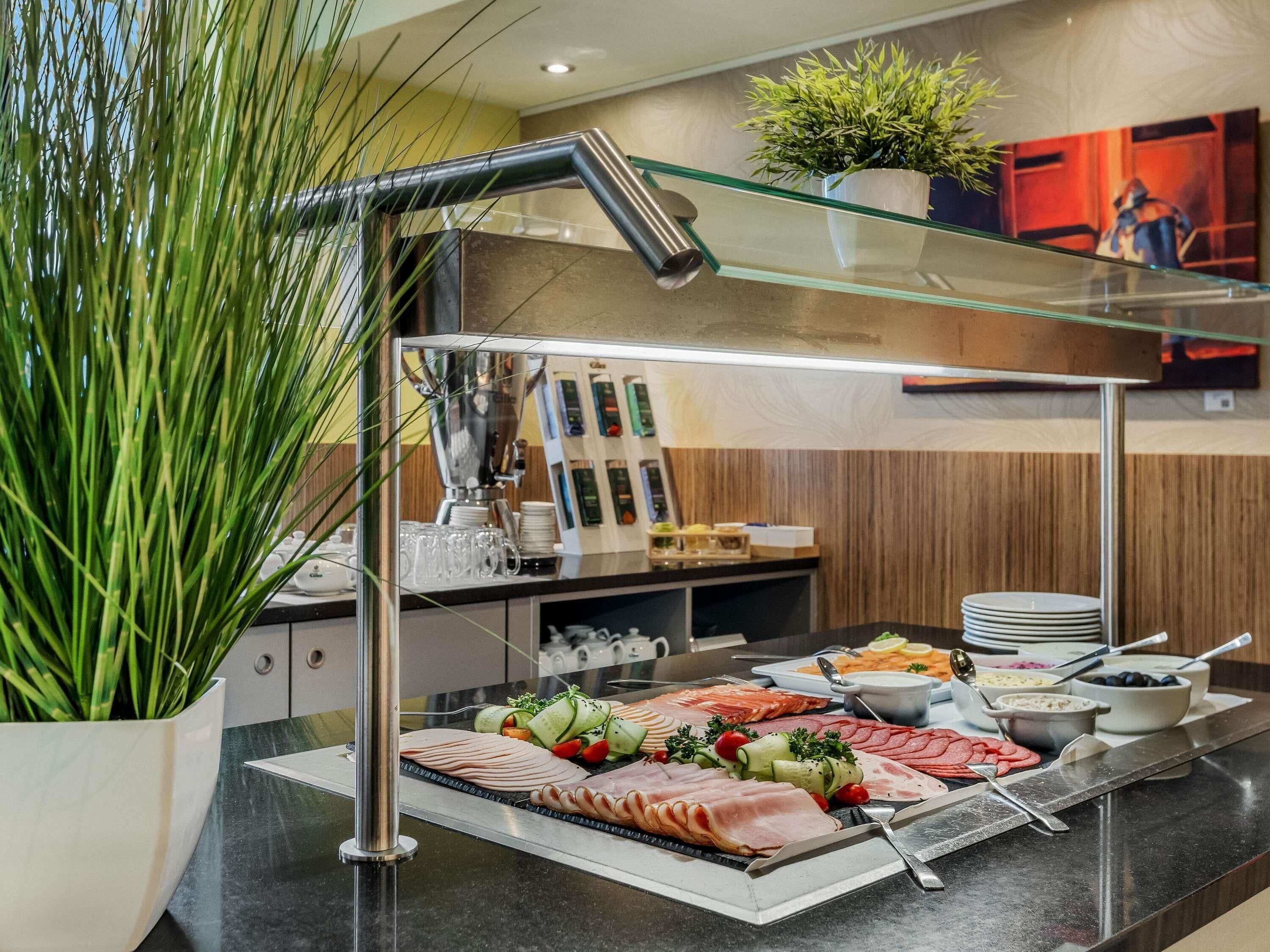 Petit déjeuner buffet servi tous les jours en supplément