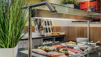 Petit déjeuner buffet servi tous les jours en supplément