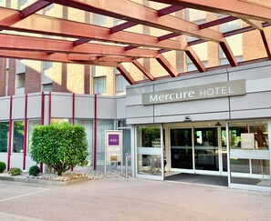 Front of property - Mercure Hotel Hamburg Am Volkspark (Hamburg)