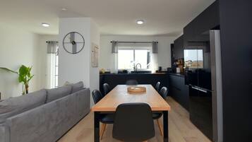Apartament, 3 dormitoris, aire condicionat, vistes a la ciutat | Sala d'estar