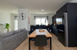 Apartemen, 3 kamar tidur, AC, pemandangan kota | Area keluarga