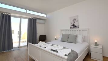 Apartament, 3 dormitoris, aire condicionat, vistes a la ciutat | Planxa i posts de planxar i wifi gratuïta