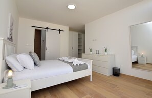 Apartemen, 3 kamar tidur, AC, pemandangan kota | Setrika/meja setrika dan Wi-Fi gratis