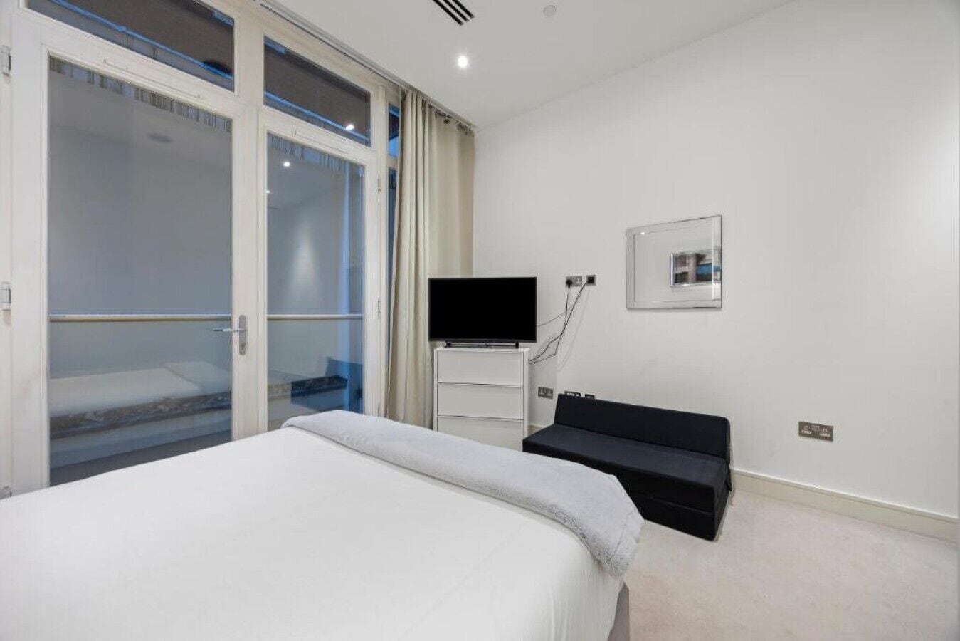1 bedroom, desk, iron/ironing board, WiFi