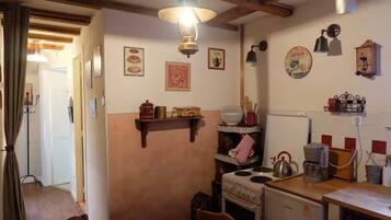 冷蔵庫、オーブン、コンロ、コーヒー / ティーメーカー