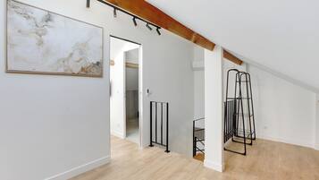 Family Duplex | Iron/ironing board, free WiFi