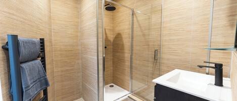 Comfort Studio | Bathroom