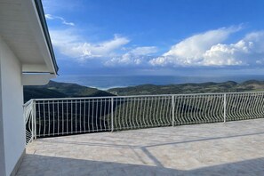 Property grounds - Cozy apartment surrounded by nature, with terrace and veranda (Palmadula)