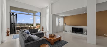 Villa Pure White - With lots of privacy and a beautiful view.
