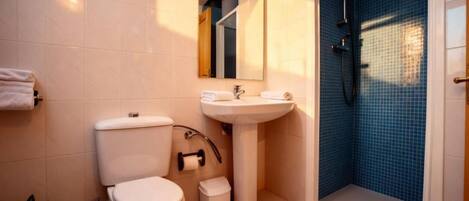 Family Apartment, Smoking | Bathroom