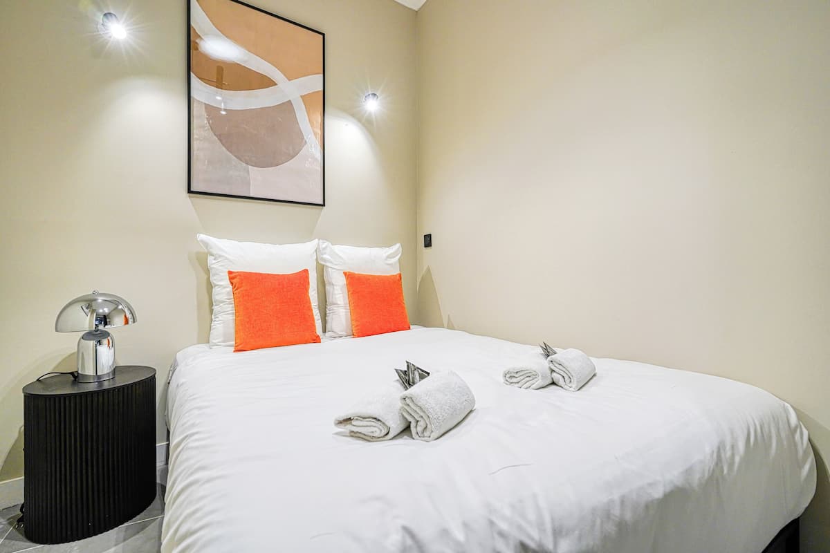 Comfort Apartment | Iron/ironing board, free WiFi