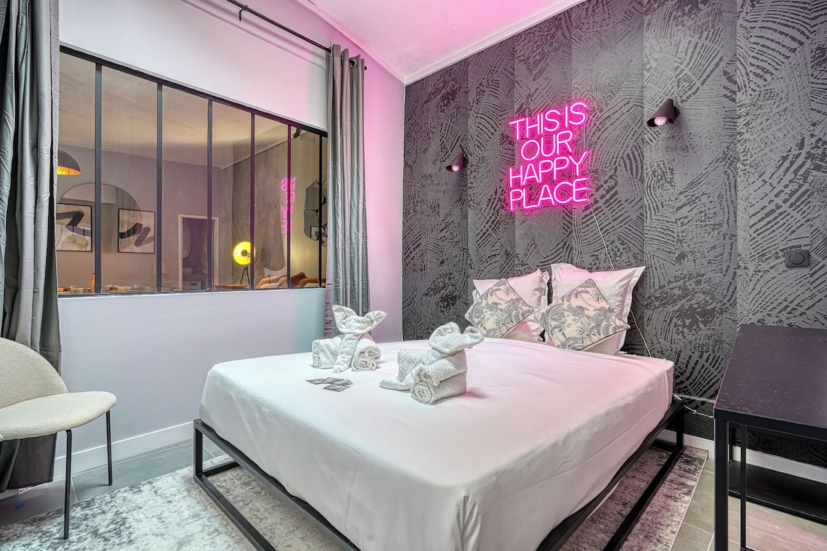 Superior Apartment | Iron/ironing board, free WiFi