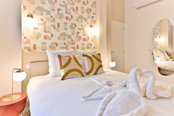 Deluxe Apartment | Iron/ironing board, free WiFi