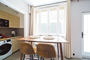 Deluxe Studio | Living area - Appartements rue Saint-Dominique (Paris)