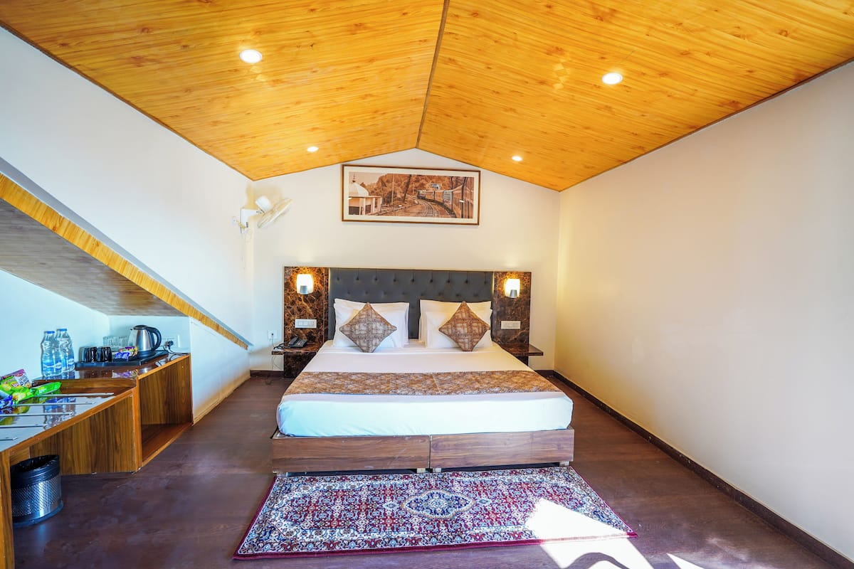 Premium Room | Desk, laptop workspace, soundproofing, free WiFi