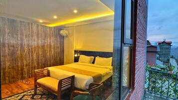 Royal Room | Meja, ruang kerja komputer riba, kalis bunyi, Wi-fi percuma