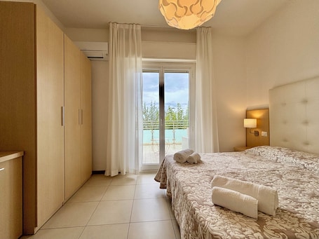 Triple Room, Terrace, Sea View | In-room safe, bed sheets