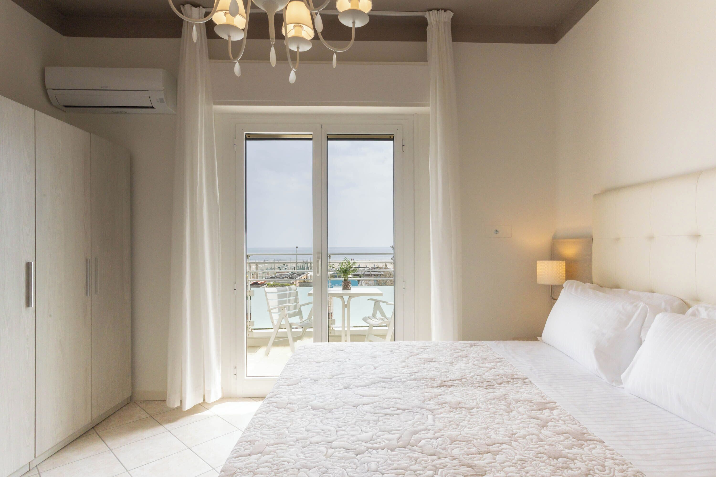 Coffres-forts dans les chambres, draps fournis