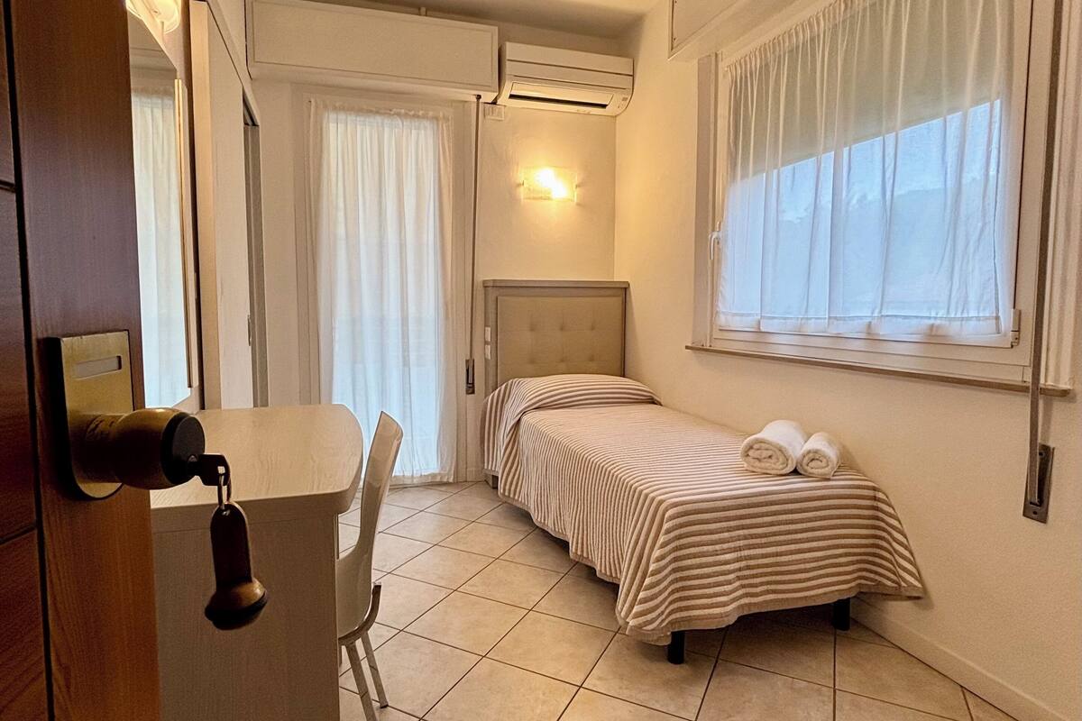 Single Room, Balcony