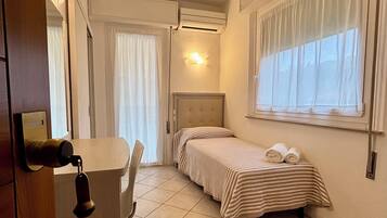 Coffres-forts dans les chambres, draps fournis