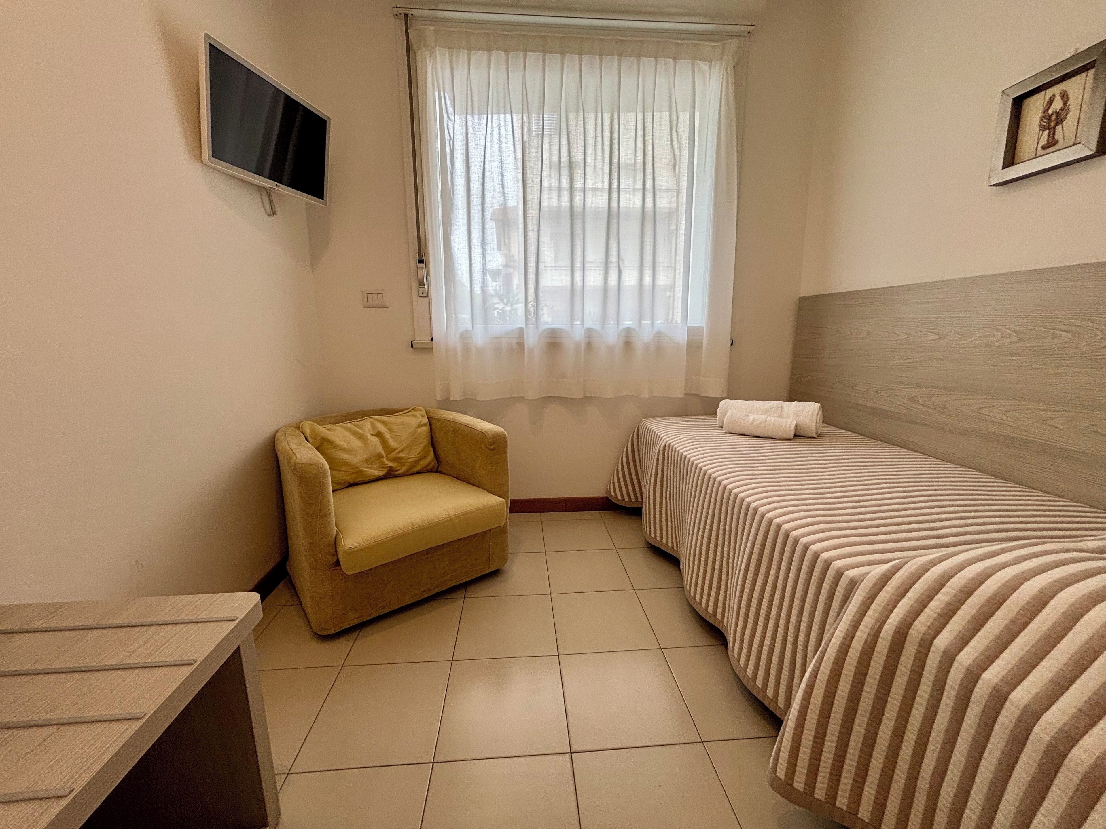 In-room safe, bed sheets