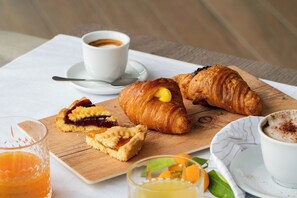 Free daily continental breakfast - HOTEL ALDA B&B (Cervia)
