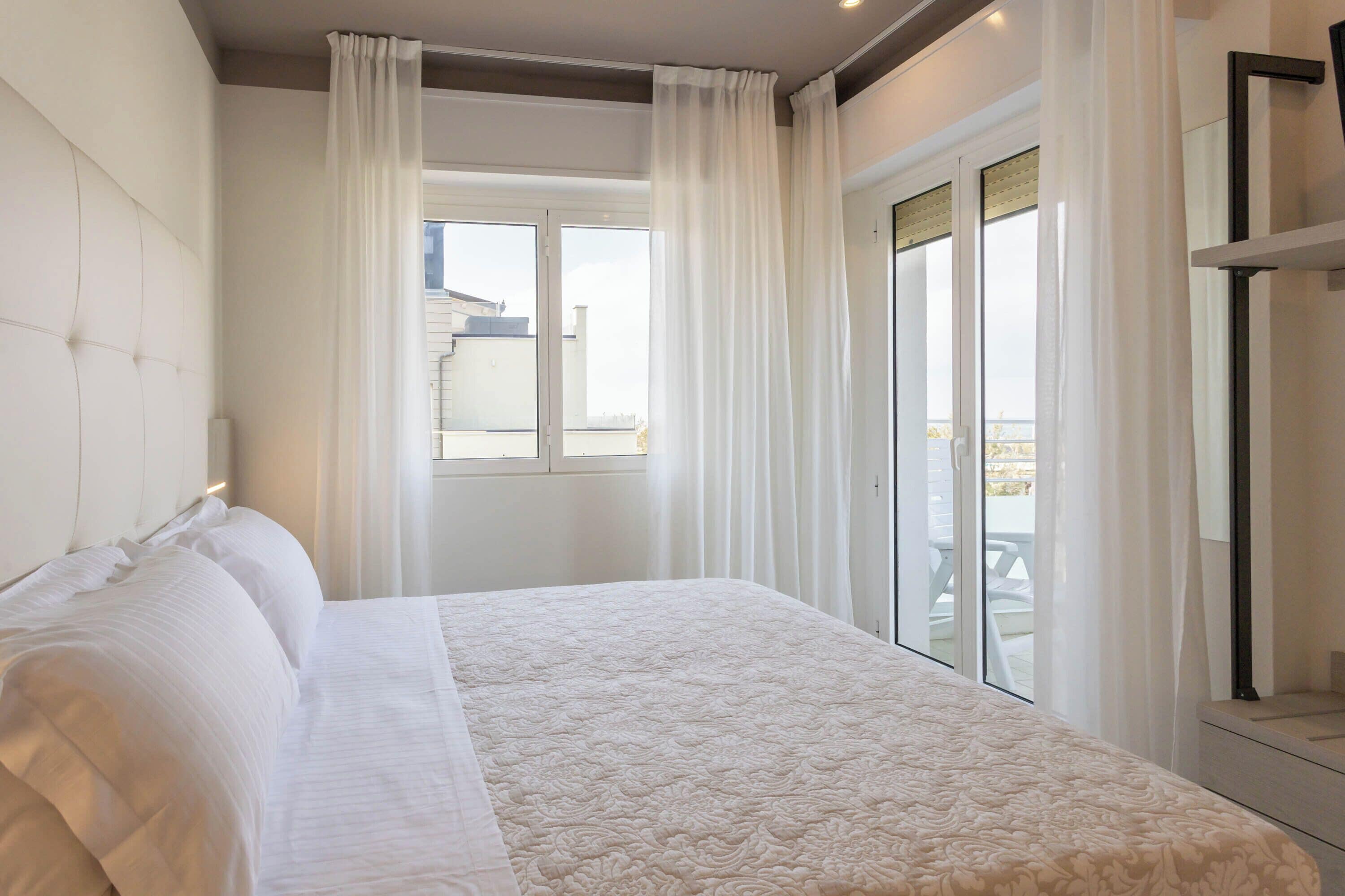 In-room safe, bed sheets