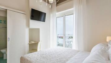 Classic Double Room, Balcony, Sea View | In-room safe, bed sheets