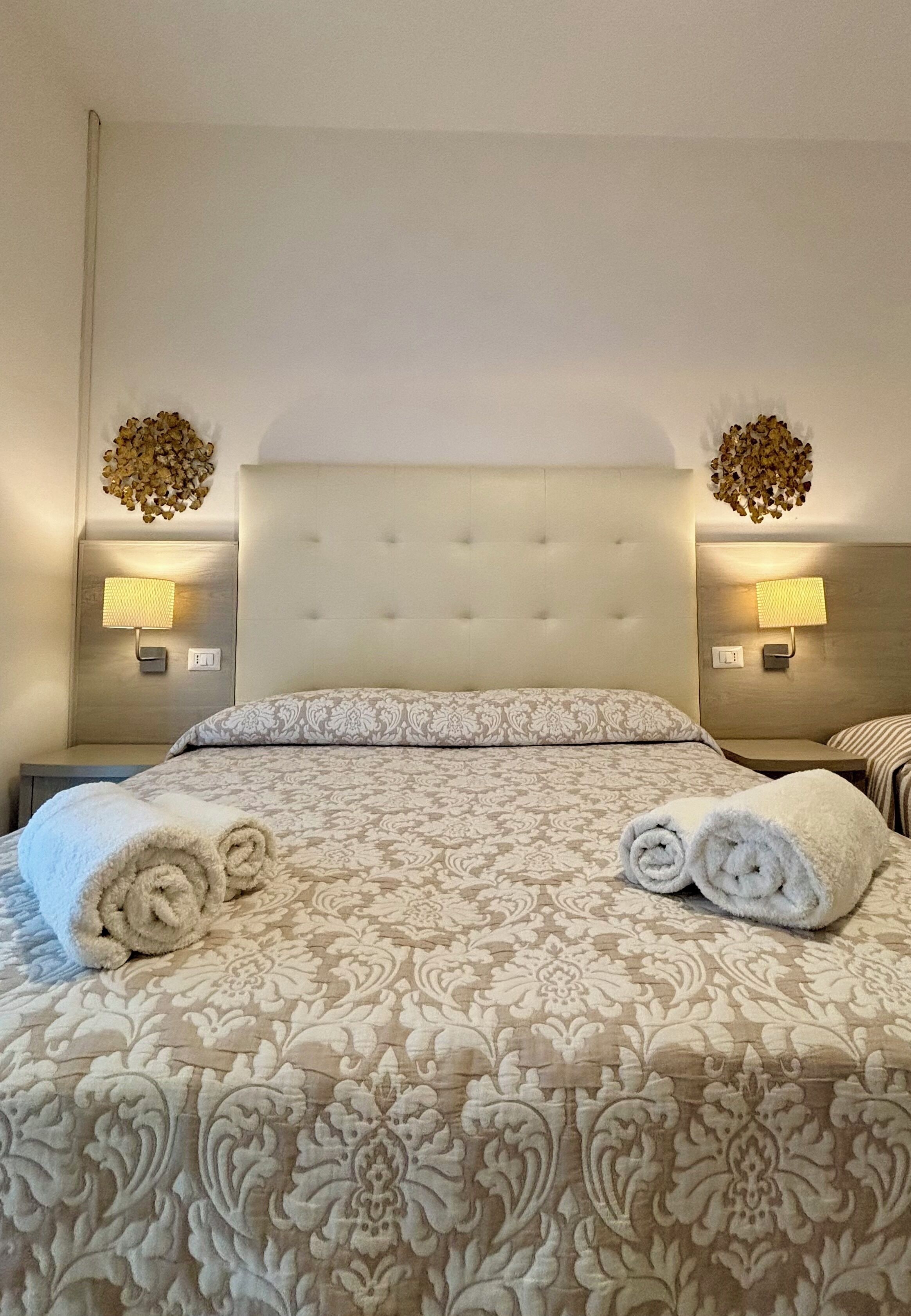 In-room safe, bed sheets