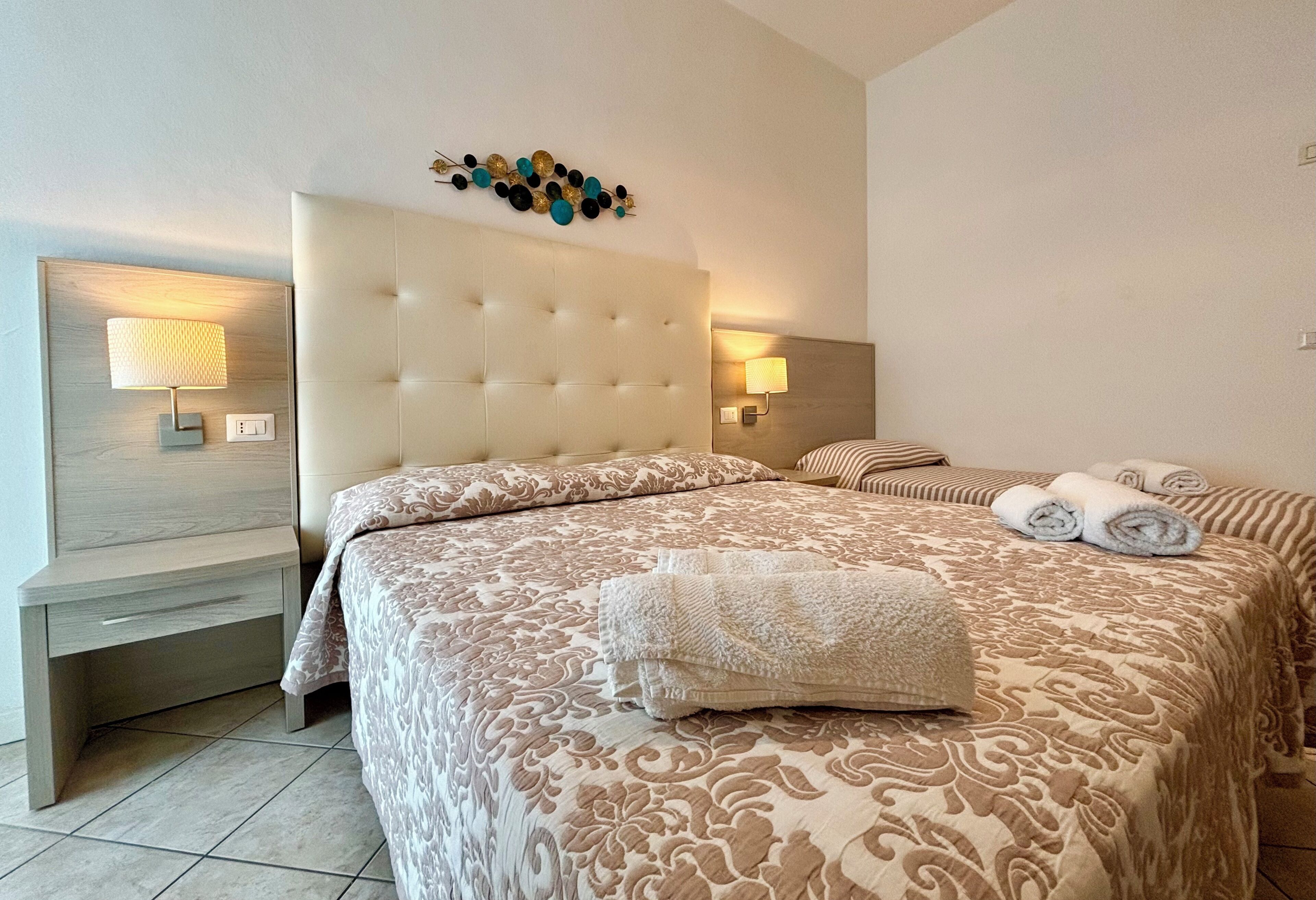 In-room safe, bed sheets